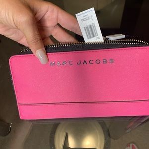 Marc Jacobs wallet never used